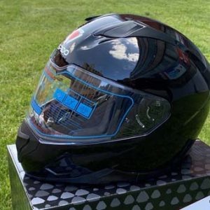Moto ķivere slēgta tipa ISPIDO RAVEN MELNA SPĪDĪGA
